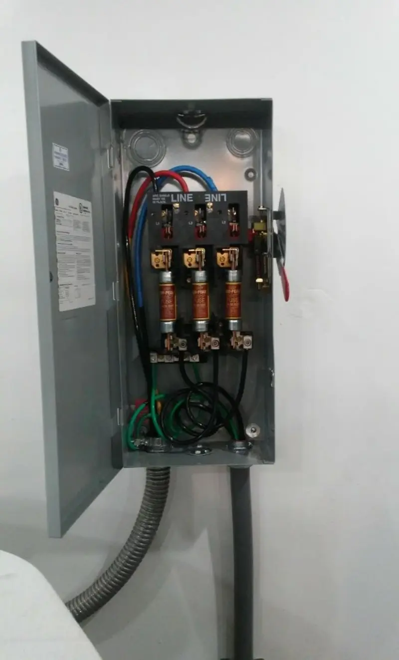 Three-phase disconnect switch installed for Smoke Detector Installation in George Mason